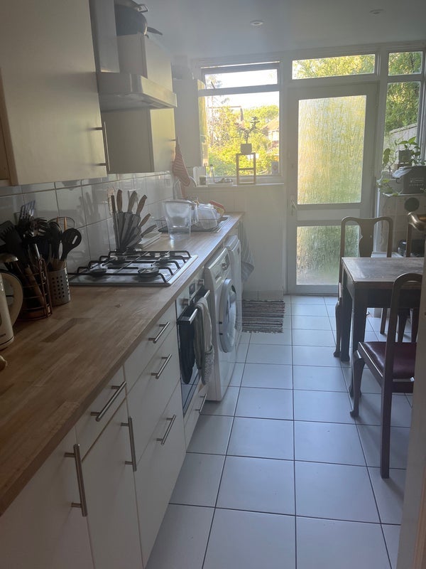 Room Springfield Avenue in Greater London