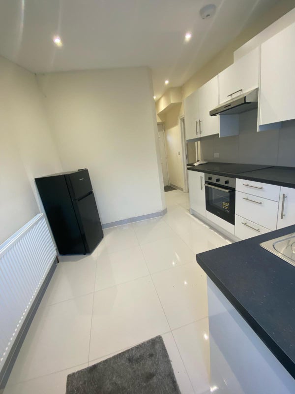 Flat Beckenham Hill Road in Greater London