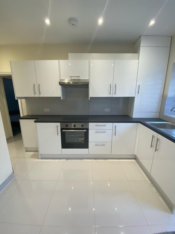 Flat Beckenham Hill Road in Greater London