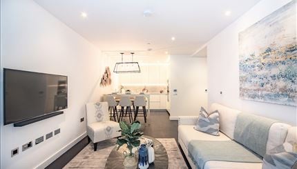 Flat Tideway Walk in Greater London
