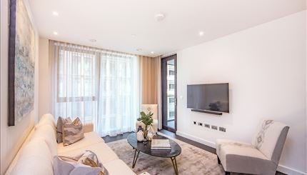 Flat Tideway Walk in Greater London