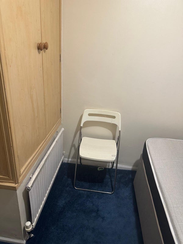 Room Moorside Road in Greater London