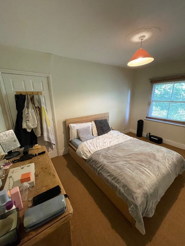 Room Wemyss Road in Greater London