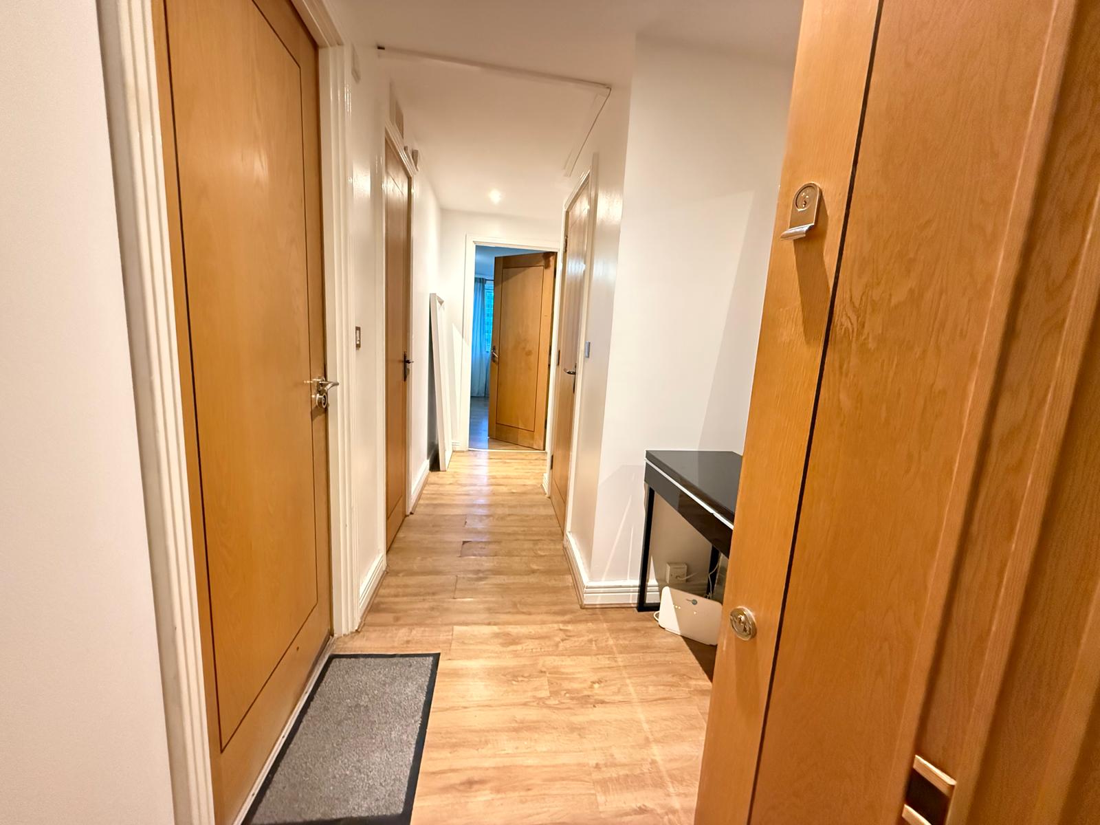 Flat Newport Avenue in Greater London