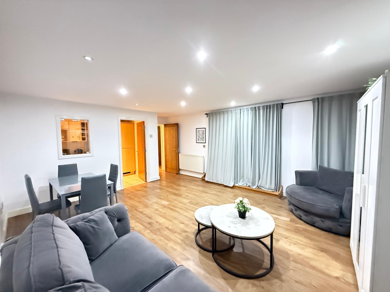 Flat Newport Avenue in Greater London