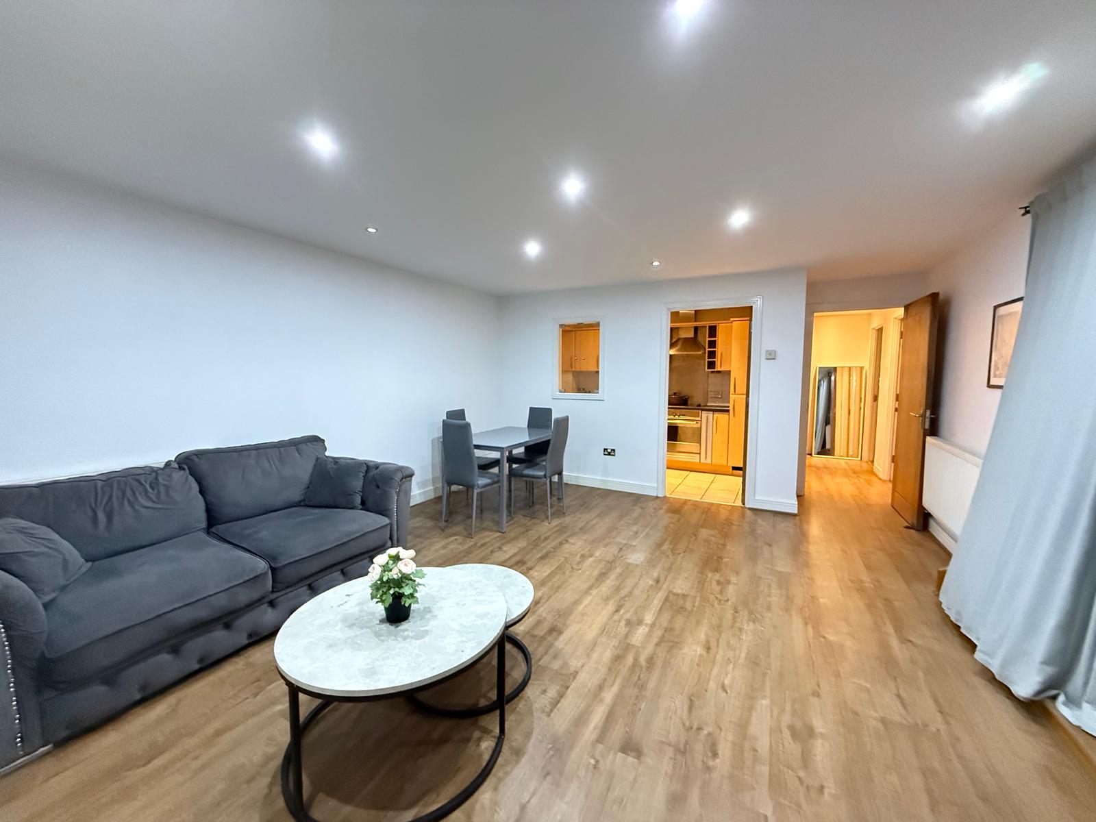 Flat Newport Avenue in Greater London