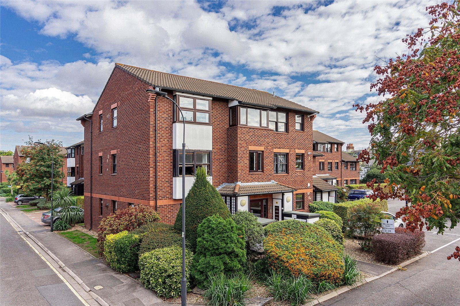 Flat Mayfield Road in Greater London