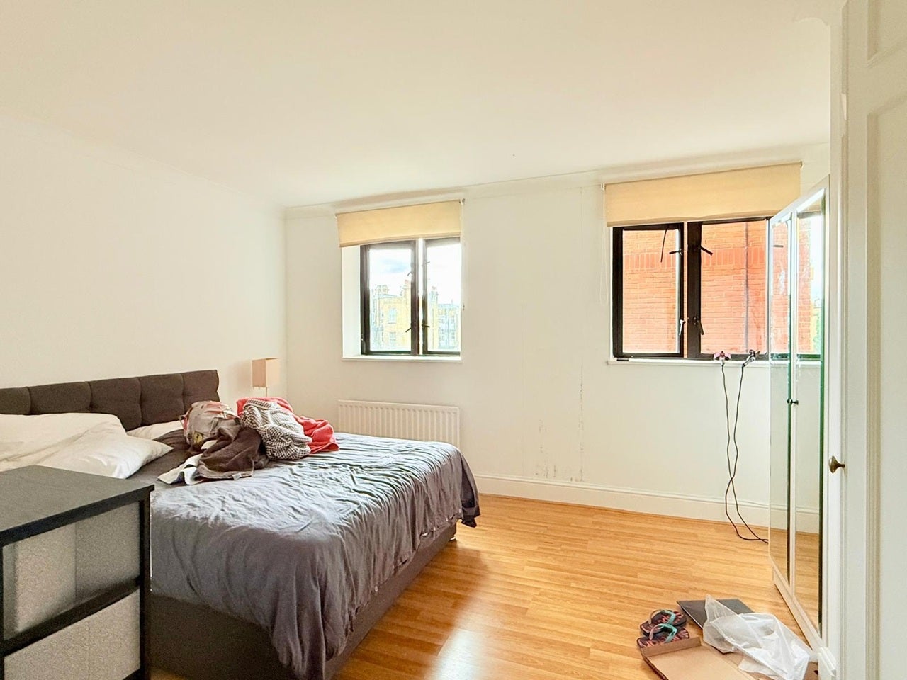 Flat Pembroke Road in Greater London