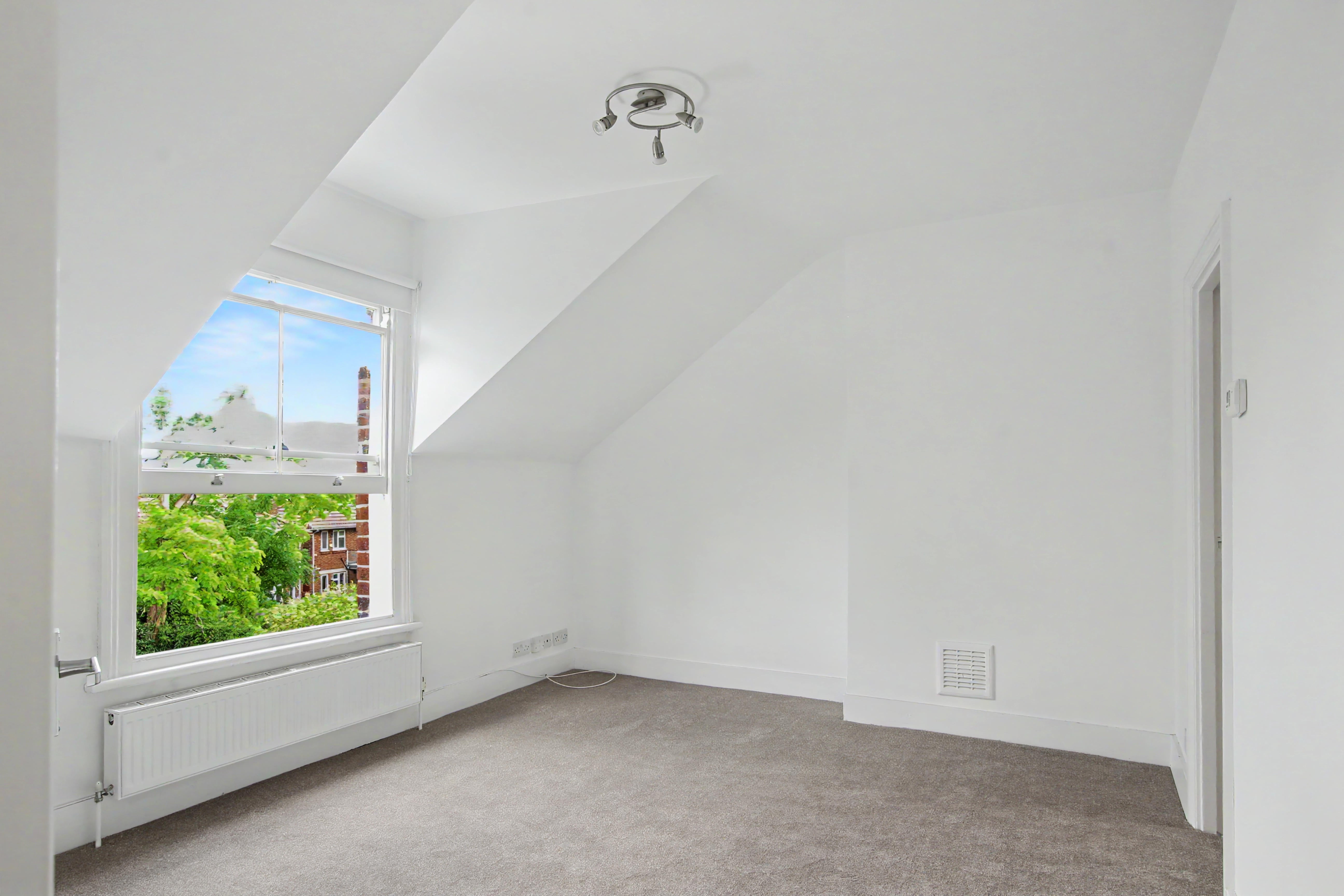 Flat Skardu Road in Greater London