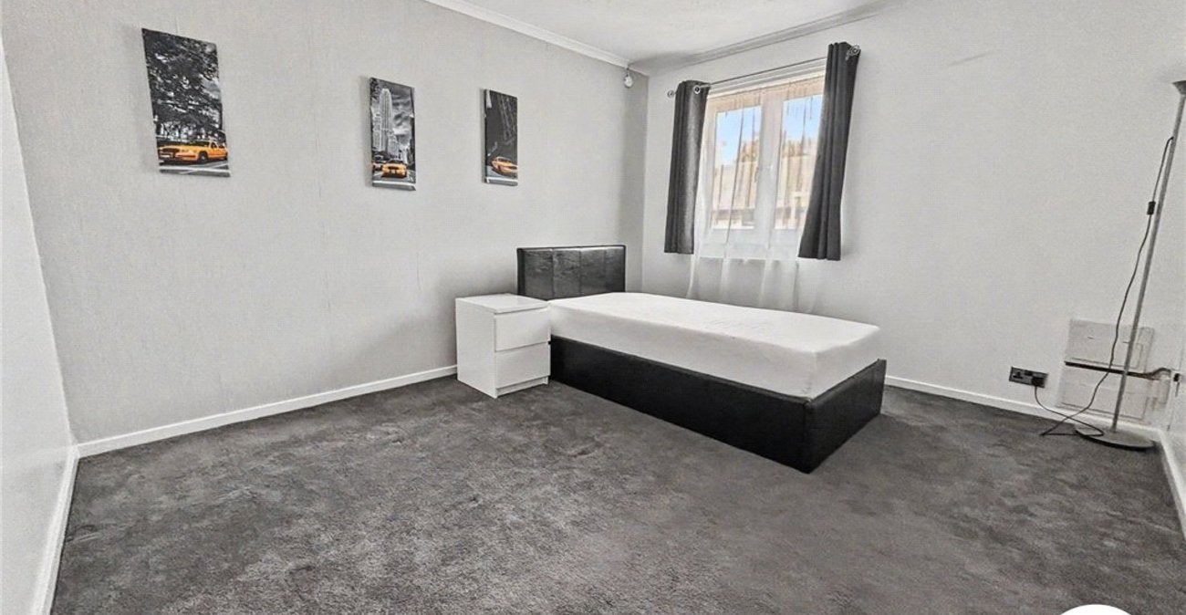 Flat The Oaks in Swanley