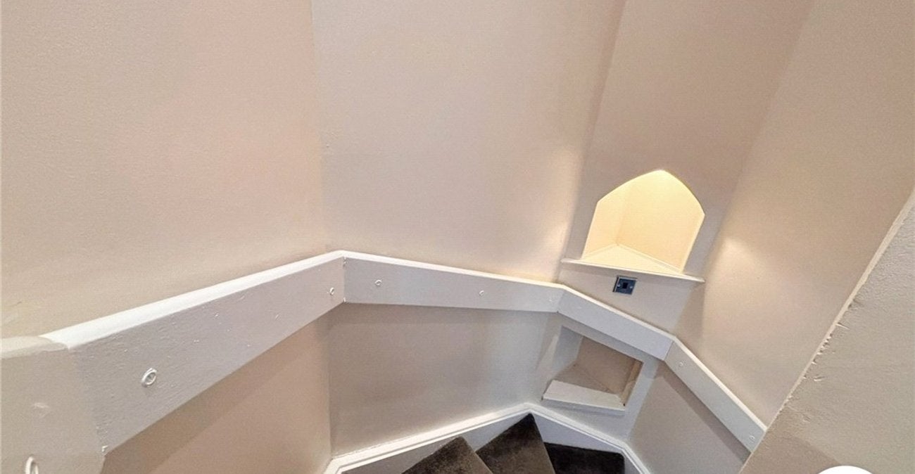 Flat The Oaks in Swanley