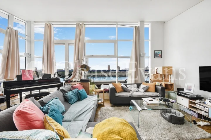 Flat Deptford Wharf in Greater London