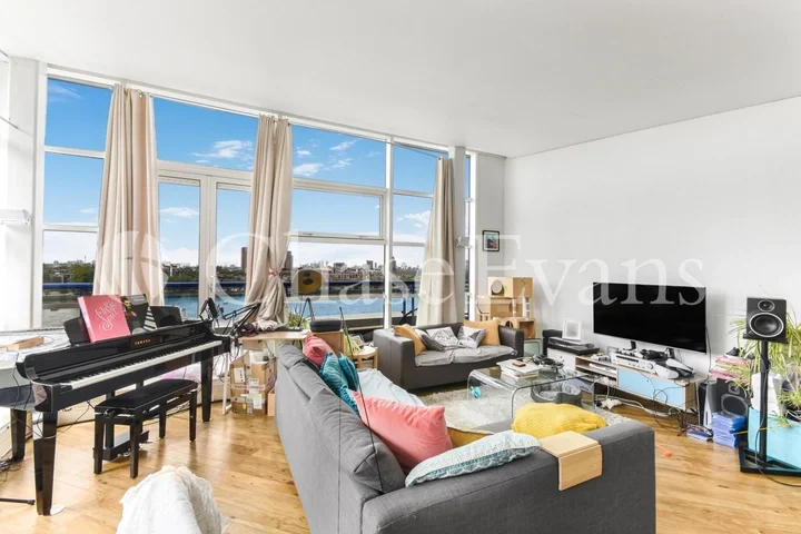 Flat Deptford Wharf in Greater London