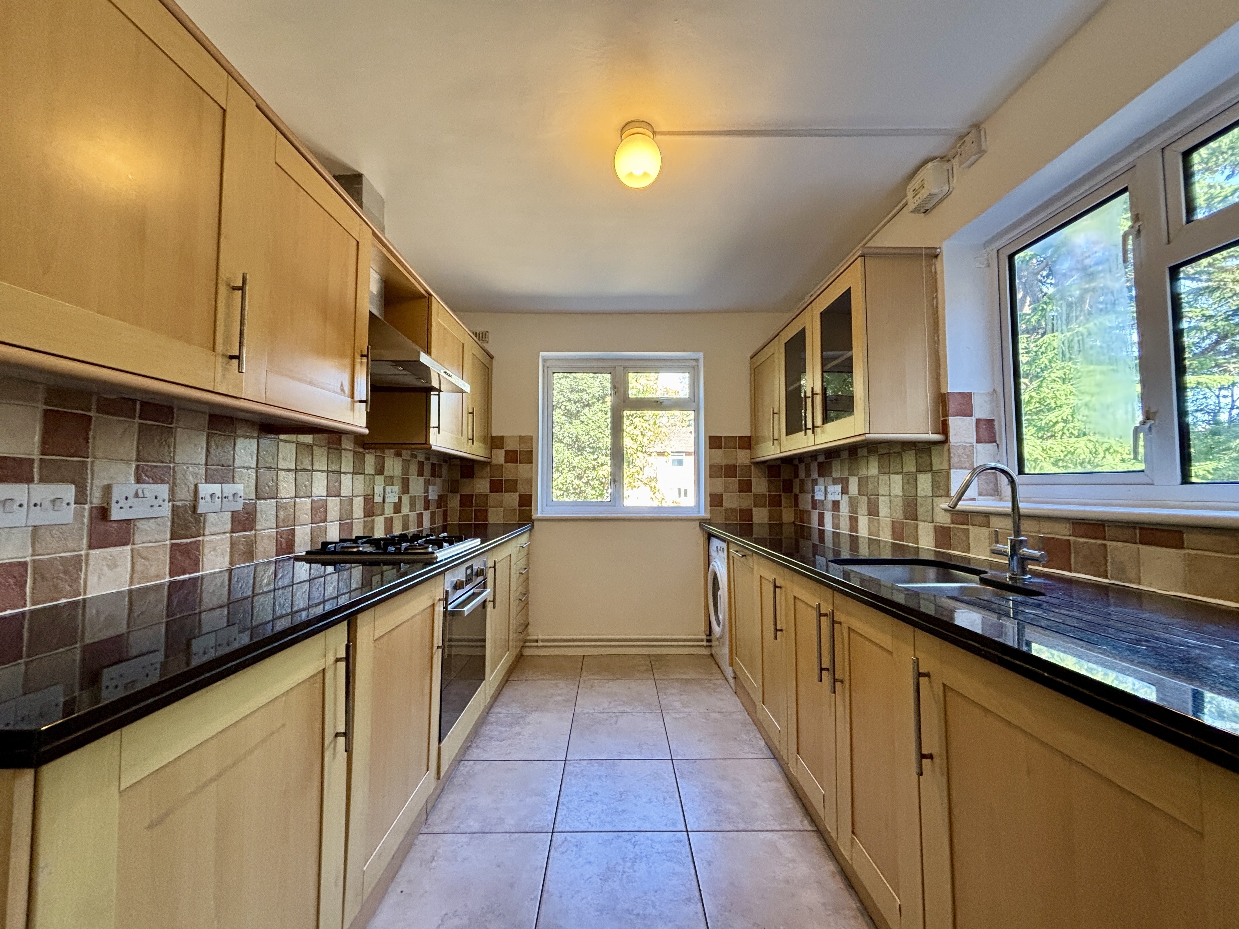 Flat Adelaide Court in Greater London