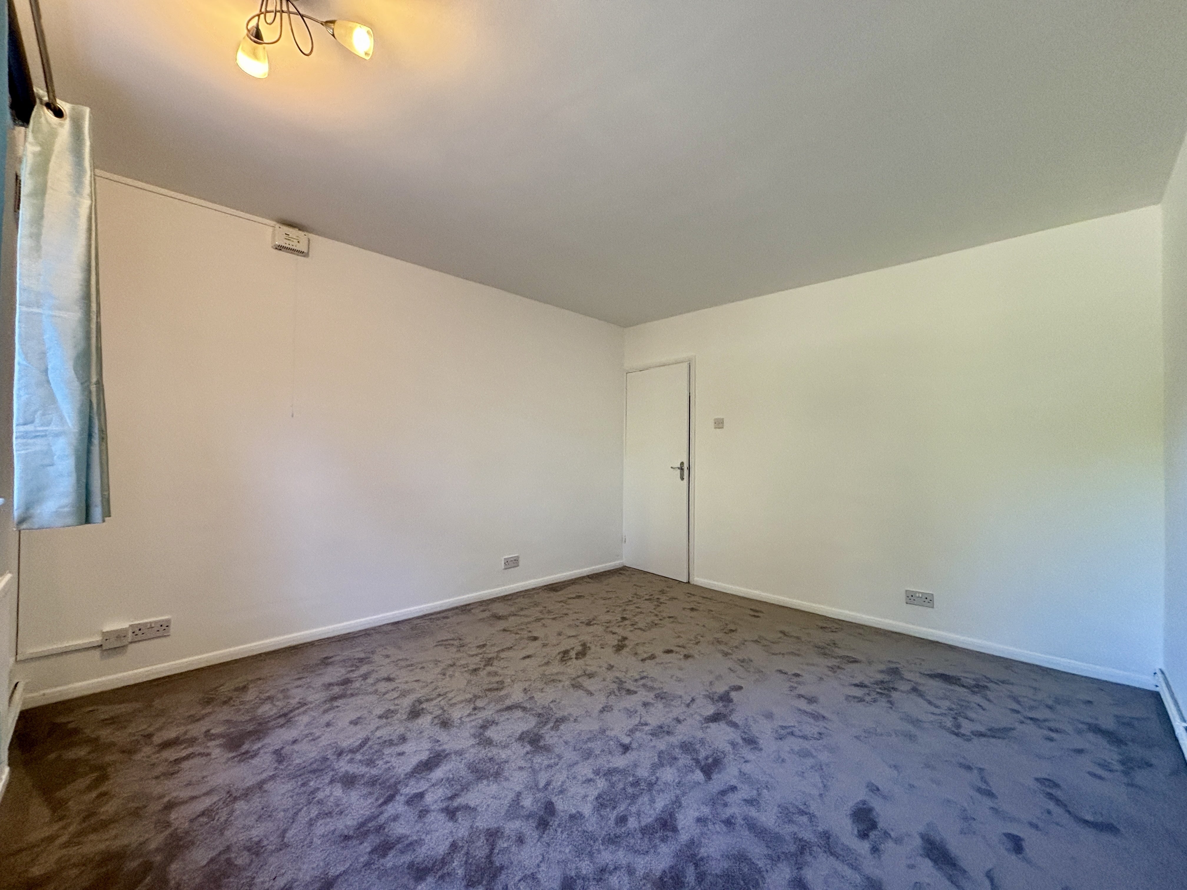 Flat Adelaide Court in Greater London