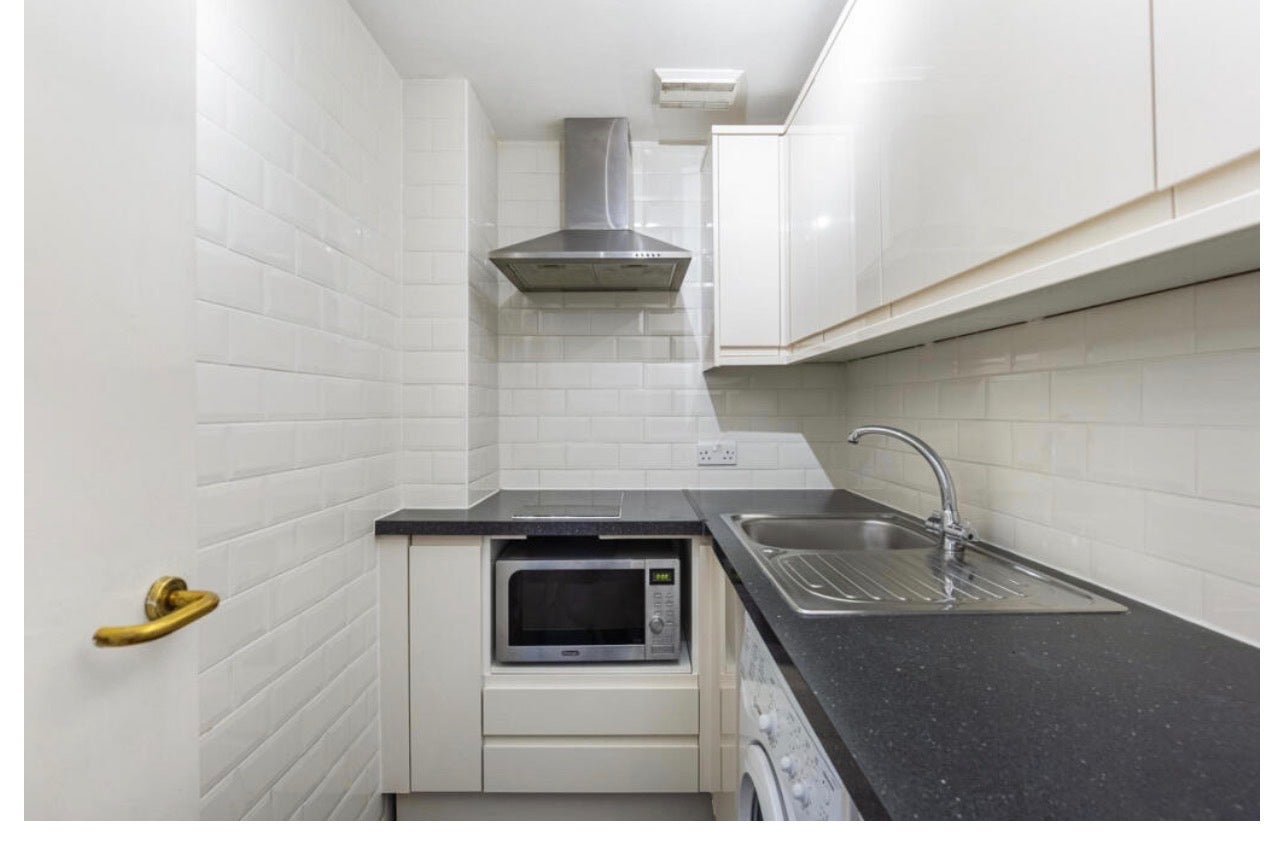 Flat Lucan Place in Greater London