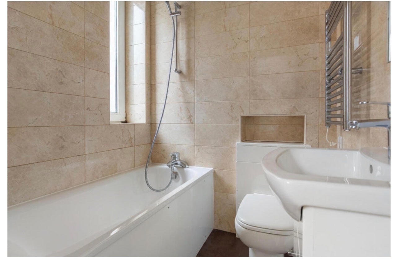 Flat Lucan Place in Greater London