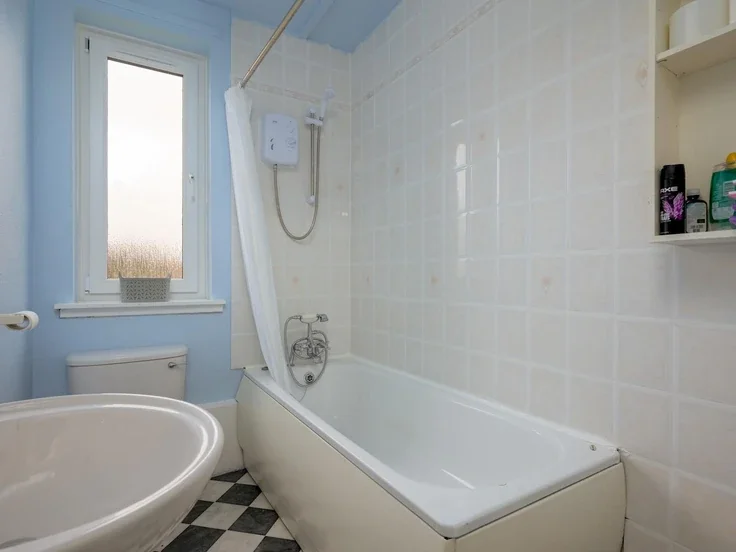 Flat Loaning Road in City of Edinburgh