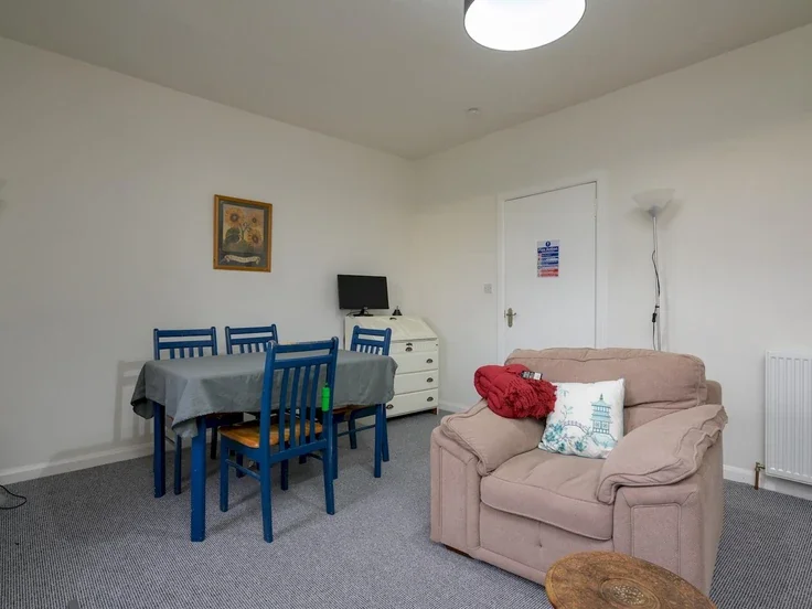 Flat Loaning Road in City of Edinburgh