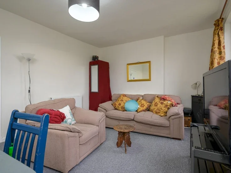 Flat Loaning Road in City of Edinburgh