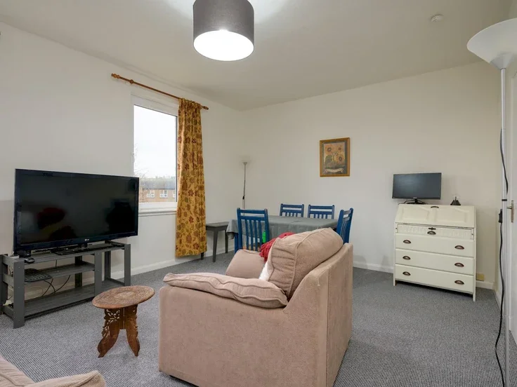 Flat Loaning Road in City of Edinburgh