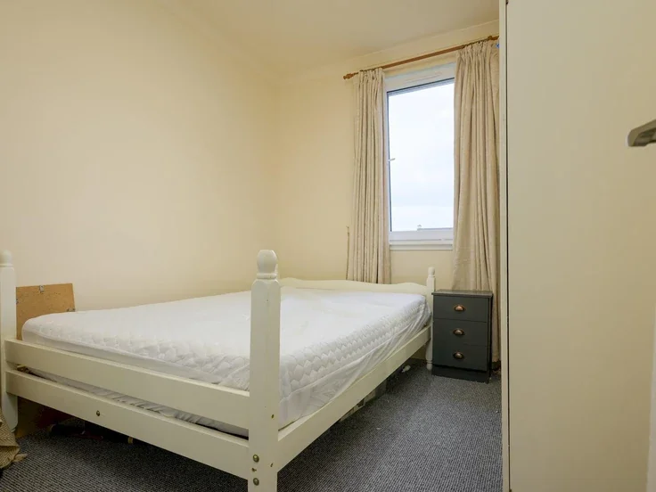 Flat Loaning Road in City of Edinburgh