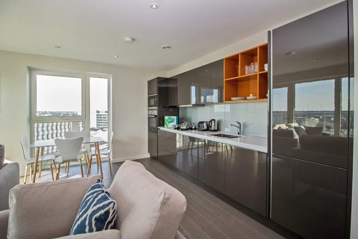 Flat Layard Street in Greater London