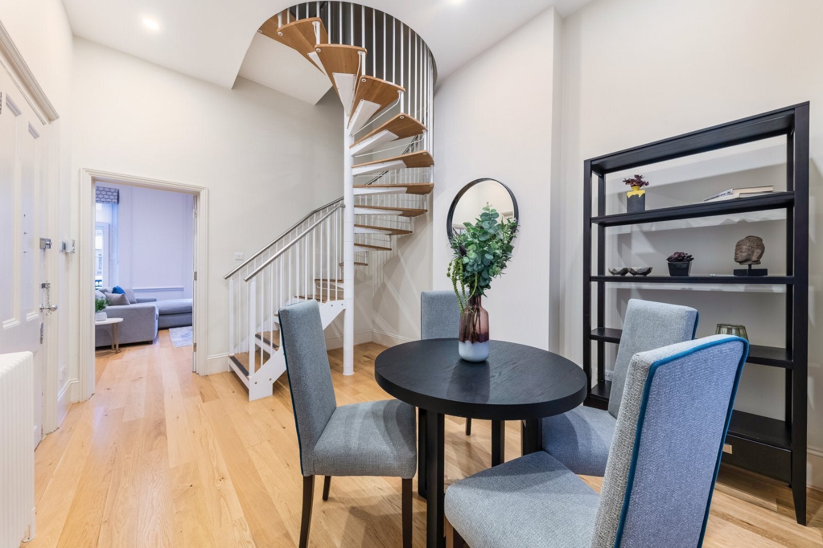 Flat Motcomb Street in City of Westminster