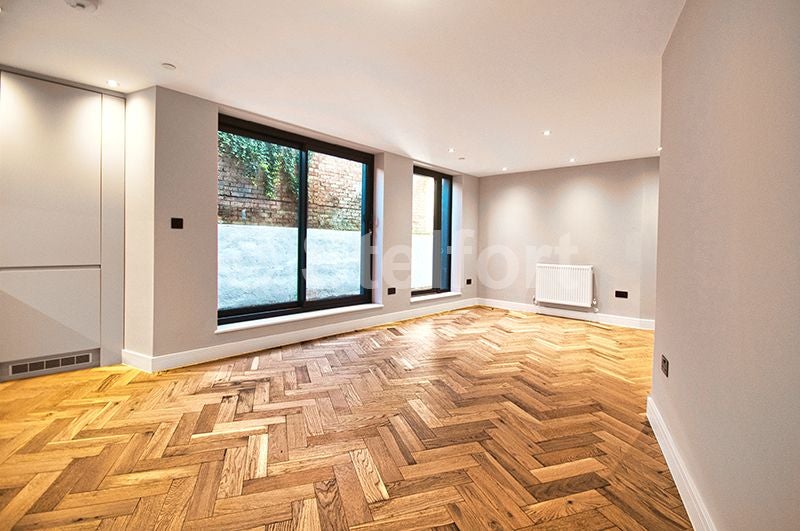 Flat Cranmer Road in Greater London