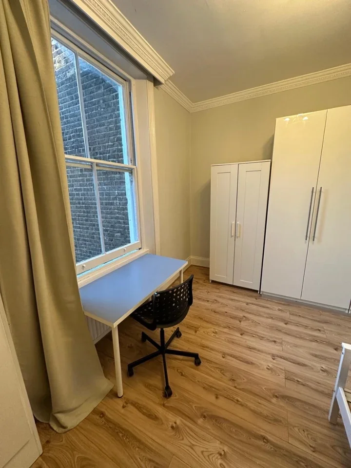 Room Lexham Gardens in Greater London