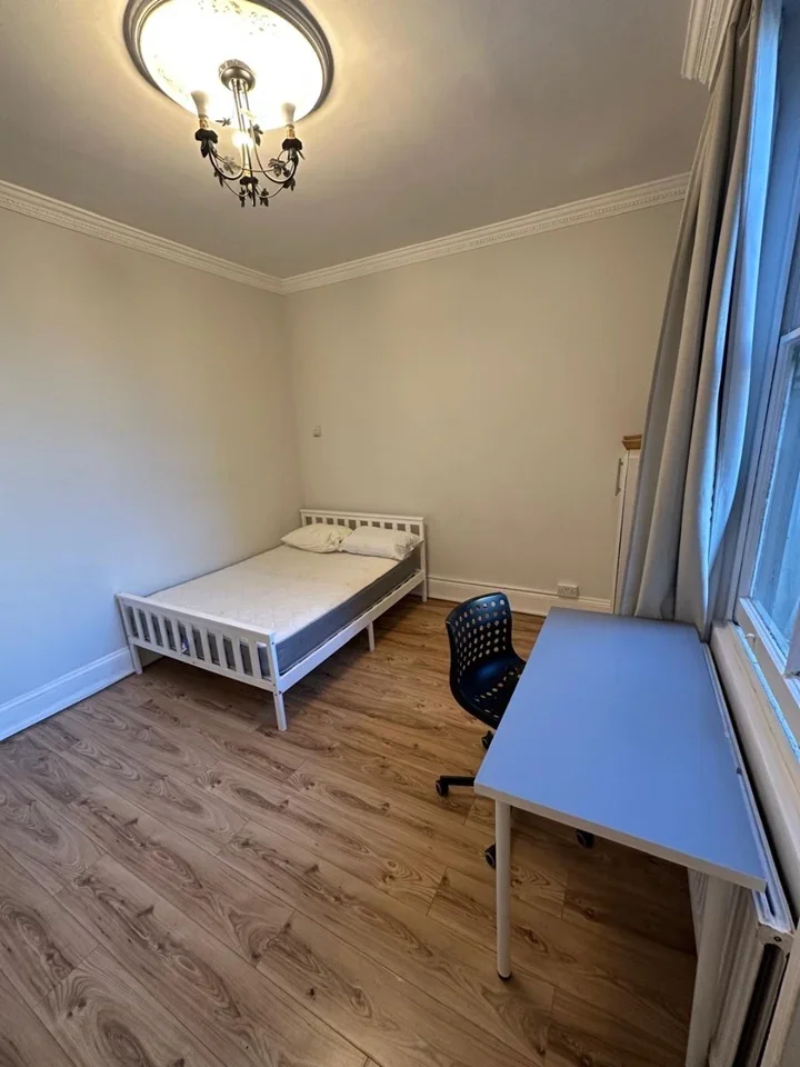 Room Lexham Gardens in Greater London