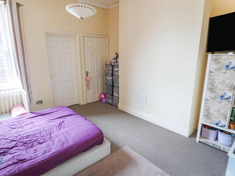 Room Gladstone Street in Sunderland