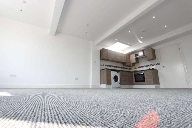 Flat Masons Avenue in Greater London
