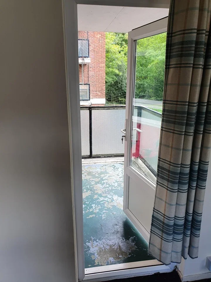 Flat Percy Gardens in Greater London