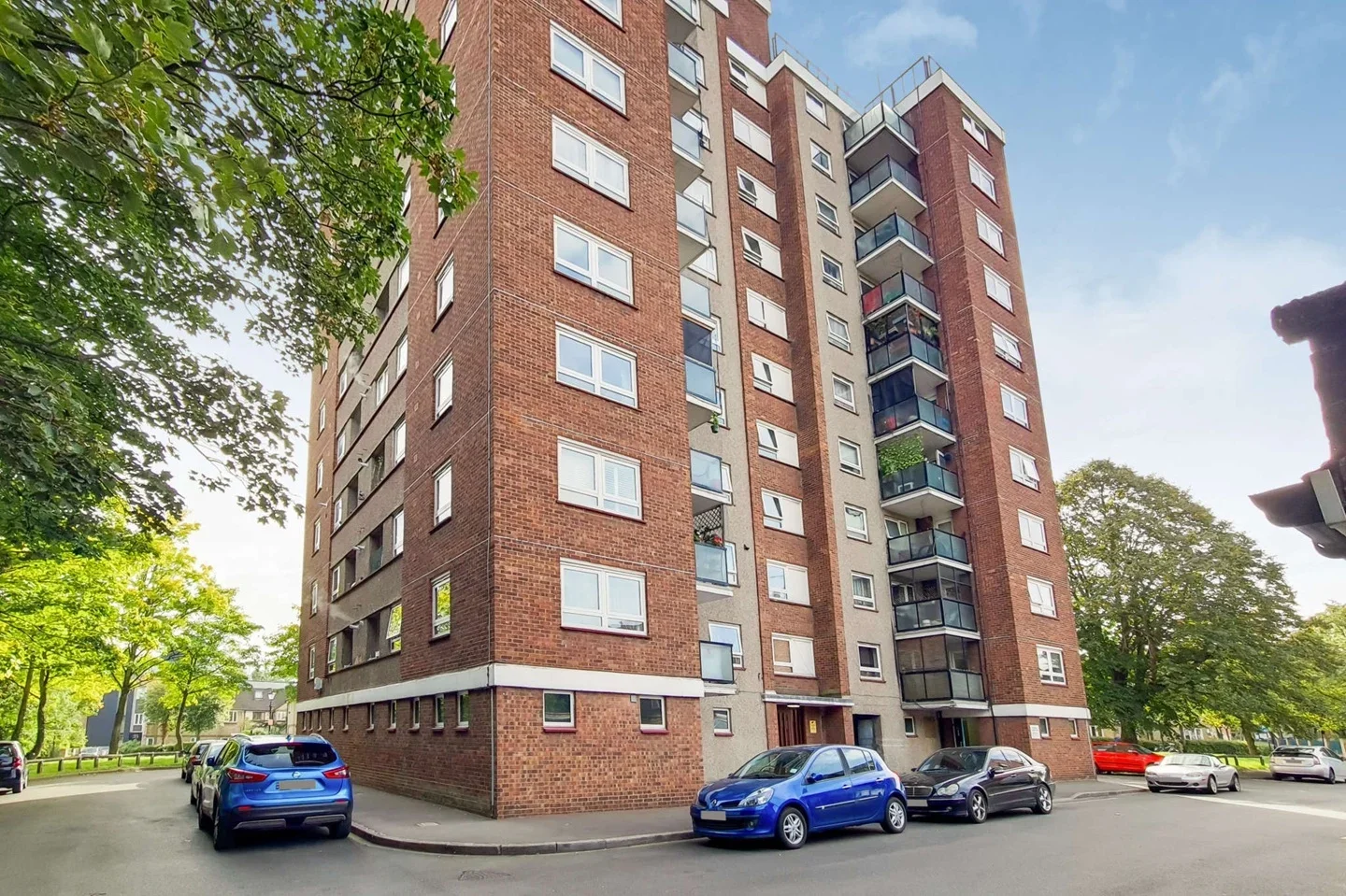 Flat Percy Gardens in Greater London