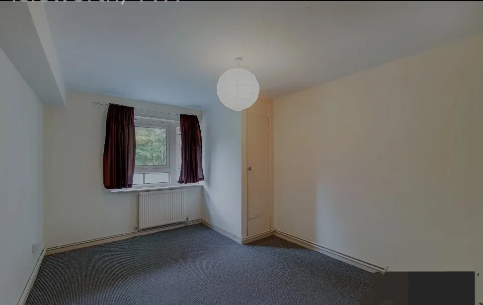 Flat Percy Gardens in Greater London