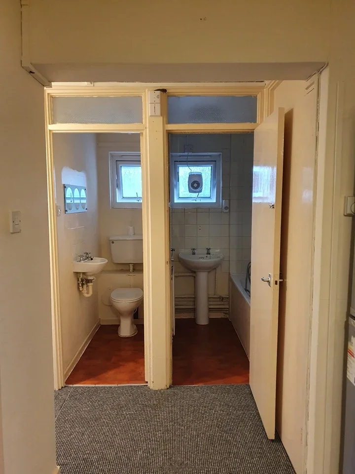 Flat Percy Gardens in Greater London