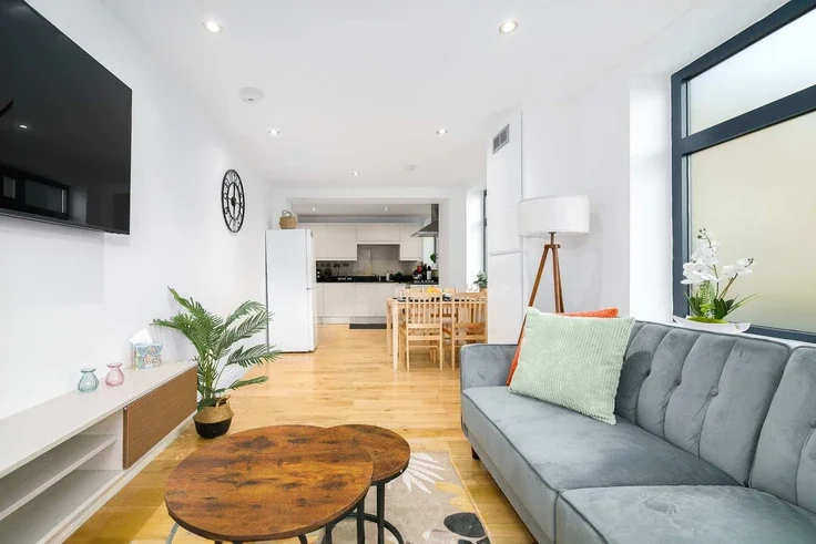 Flat Stanway Street in Greater London