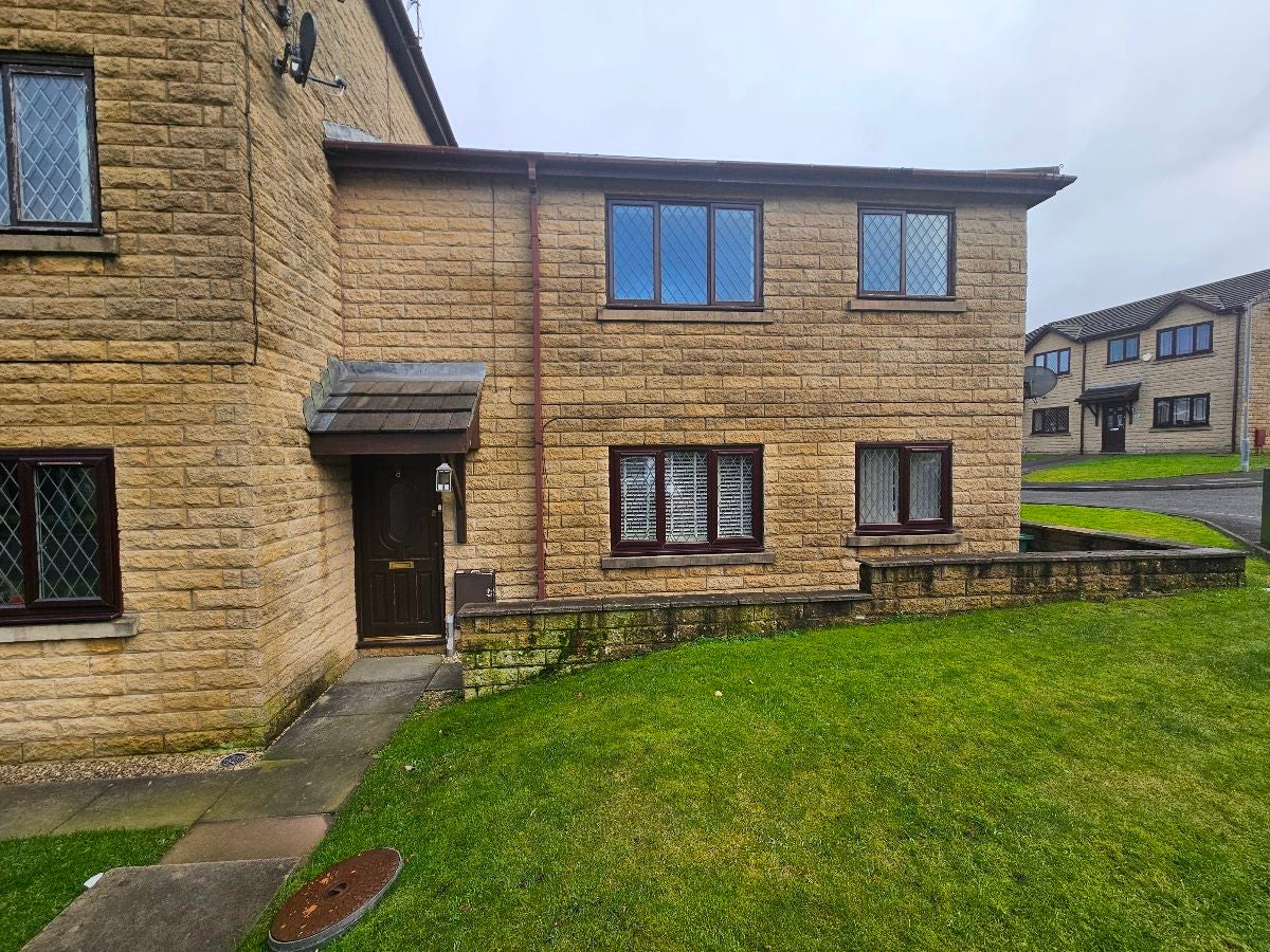 Flat Moorfield Chase in Farnworth