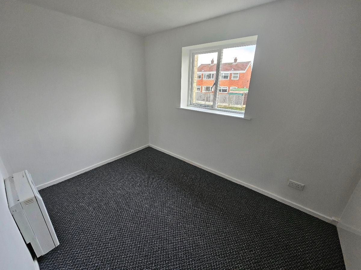 Flat Moorfield Chase in Farnworth