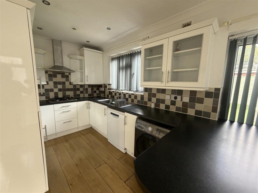 Flat Tiverton Road in Greater London