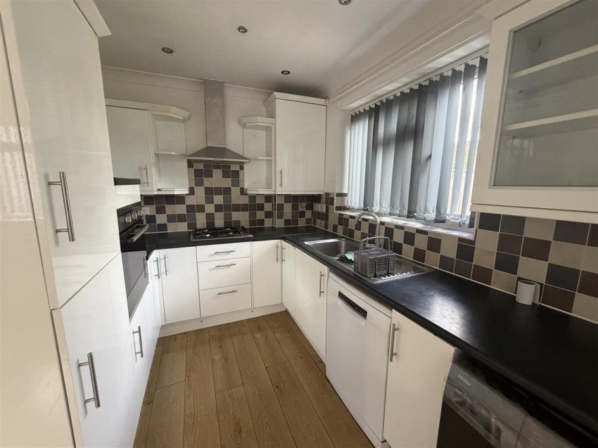 Flat Tiverton Road in Greater London