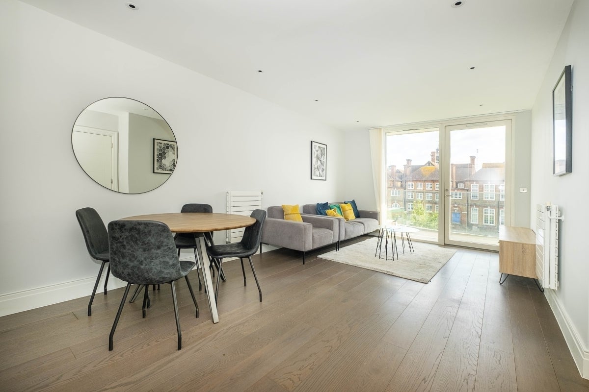 Flat Richmond Road in Greater London