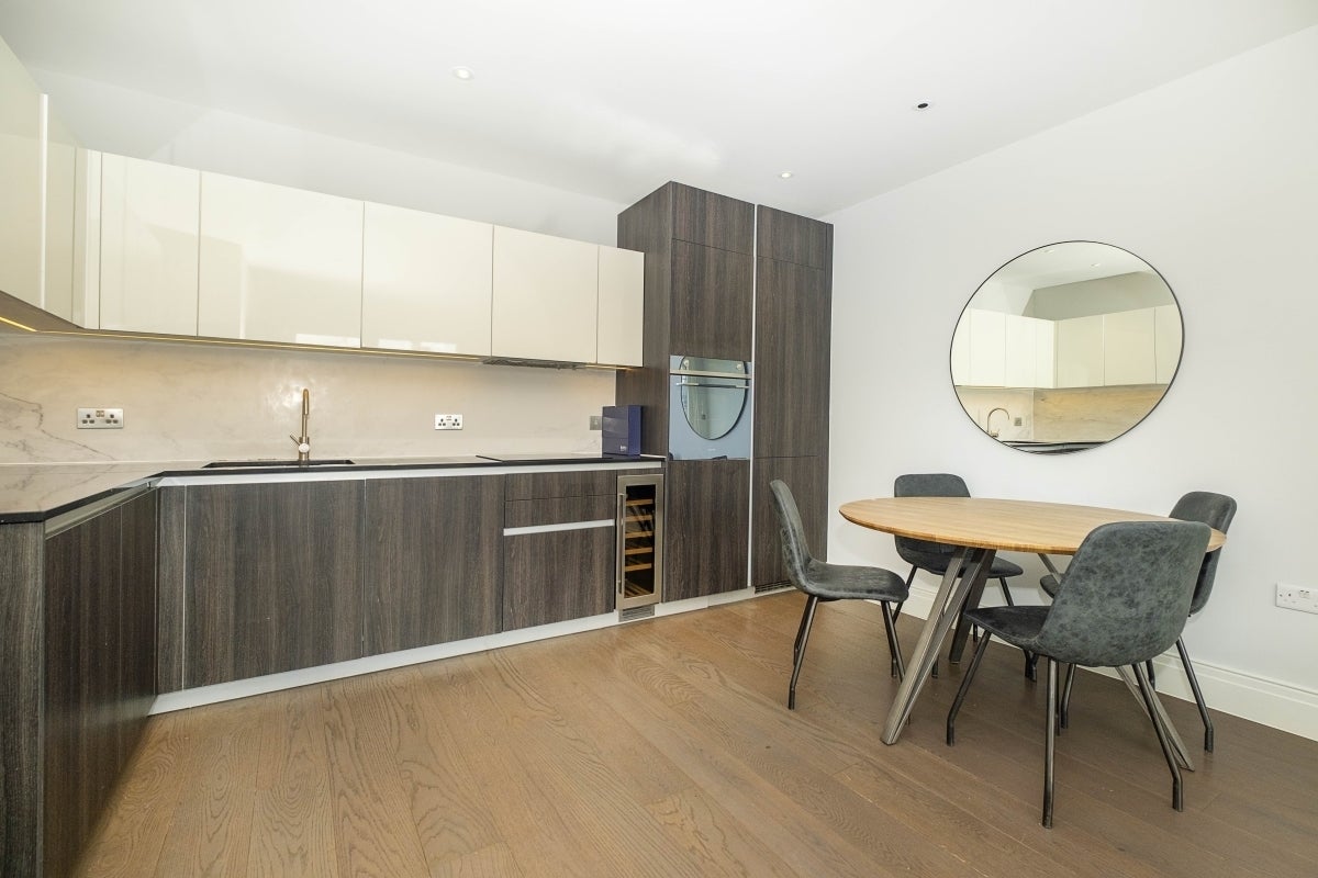 Flat Richmond Road in Greater London