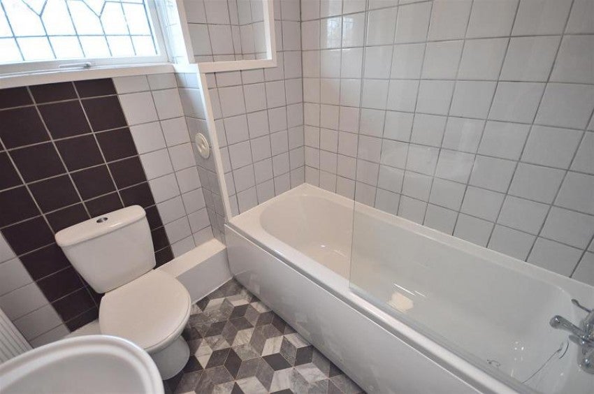 Flat Dowland Close in Manchester