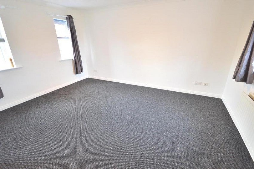 Flat Dowland Close in Manchester