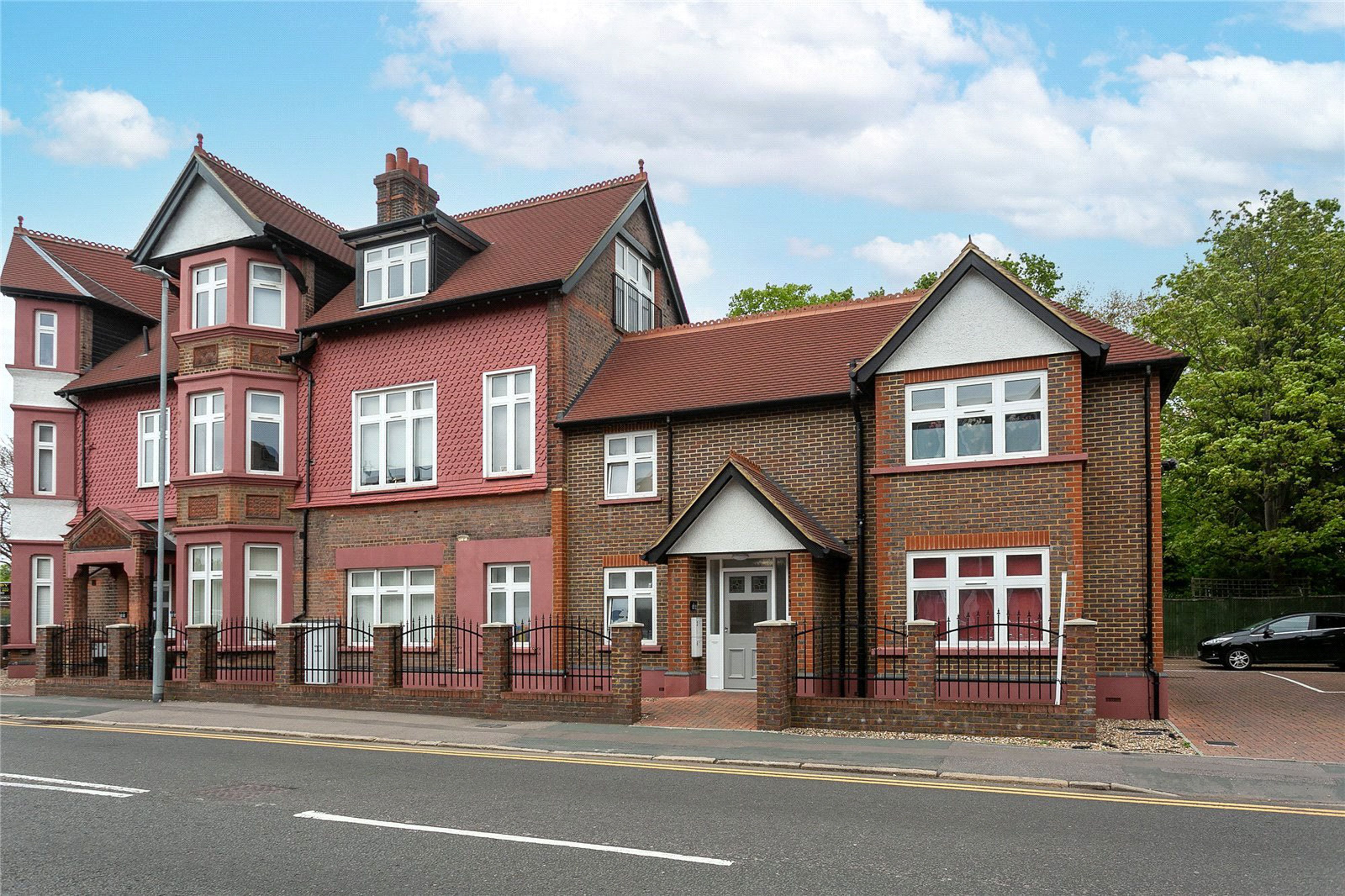 Flat Upton Road in Watford