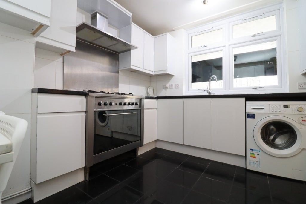 Room Globe Road in Greater London