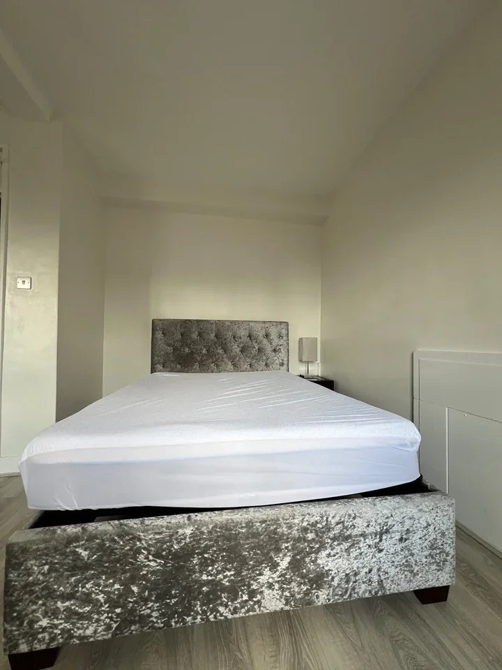 Flat Lewis Street in Greater London