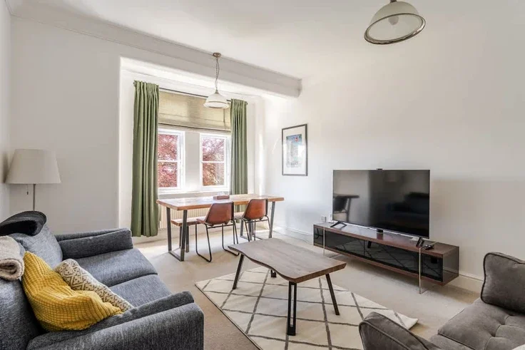 Flat Perrett Way in Pill